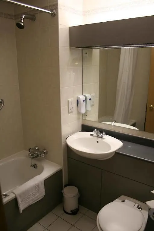 Super 8 By Wyndham Chester East Hotel