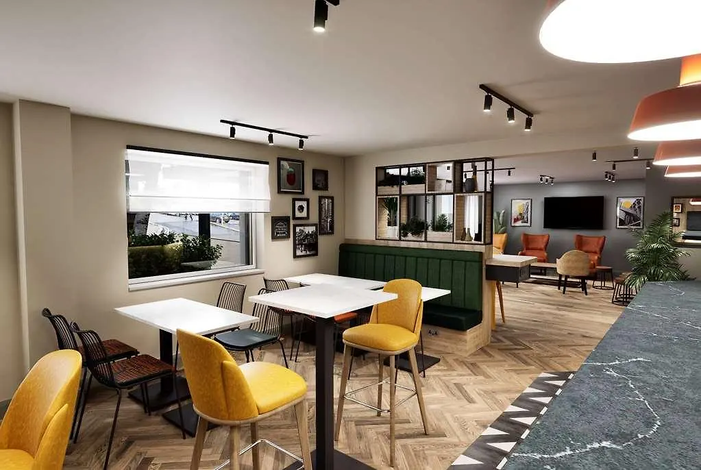 Super 8 By Wyndham Chester East Hotel