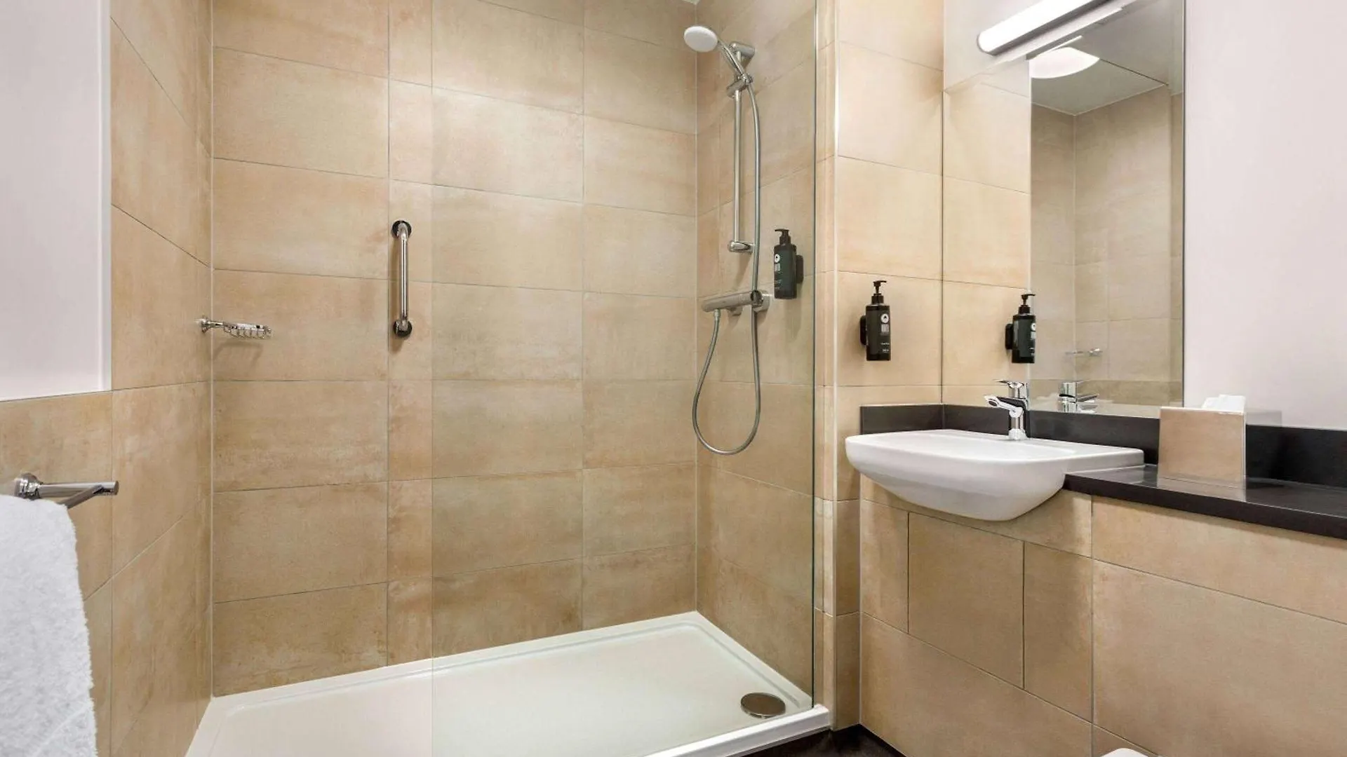 Super 8 By Wyndham Chester East