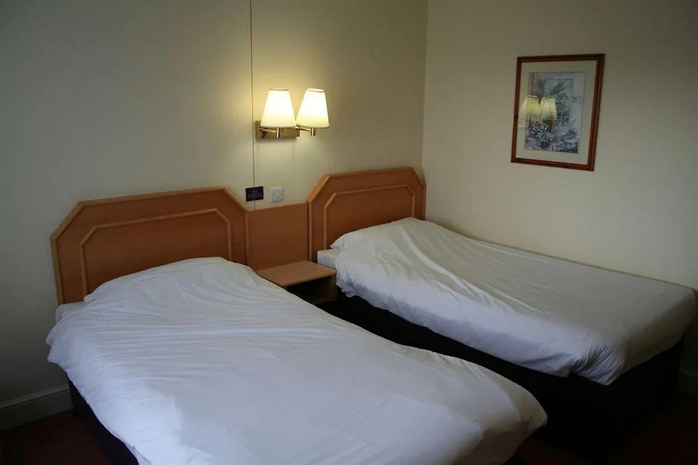 Super 8 By Wyndham Chester East Hotel