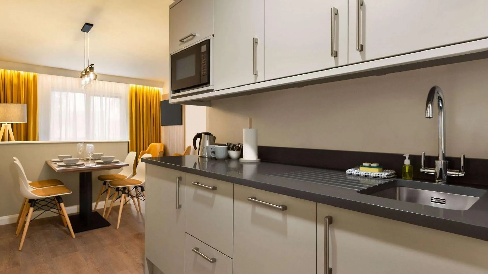 Hotel Super 8 By Wyndham Chester East